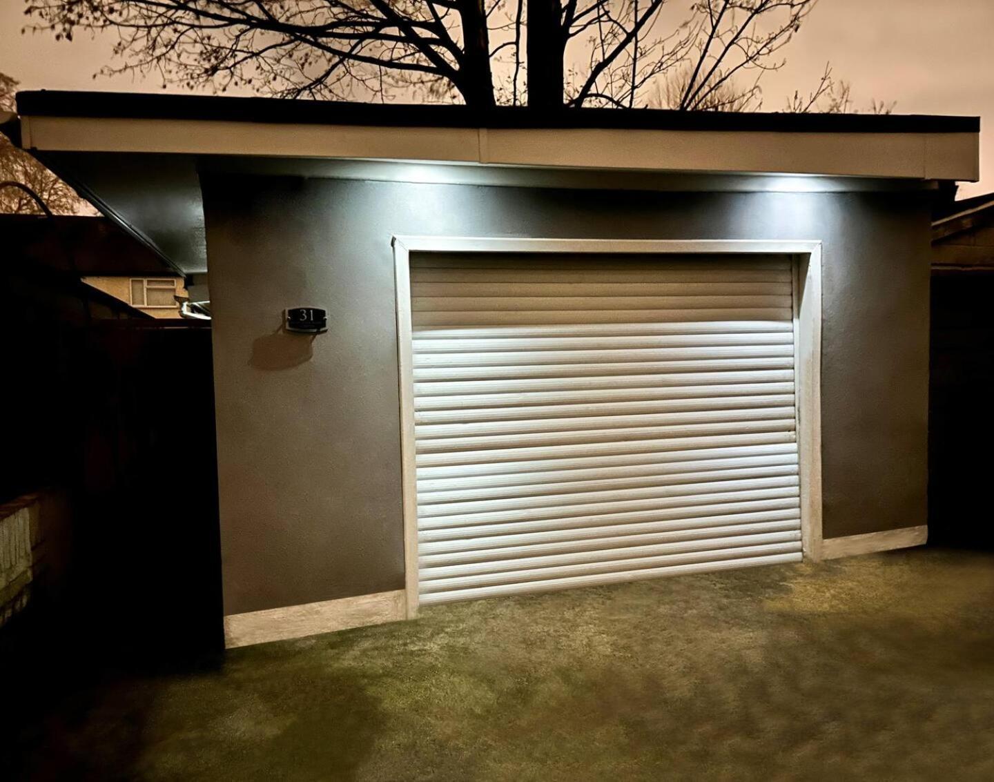 Boutique Backyard Bungalow - Brimsdown Энфилд Экстерьер фото