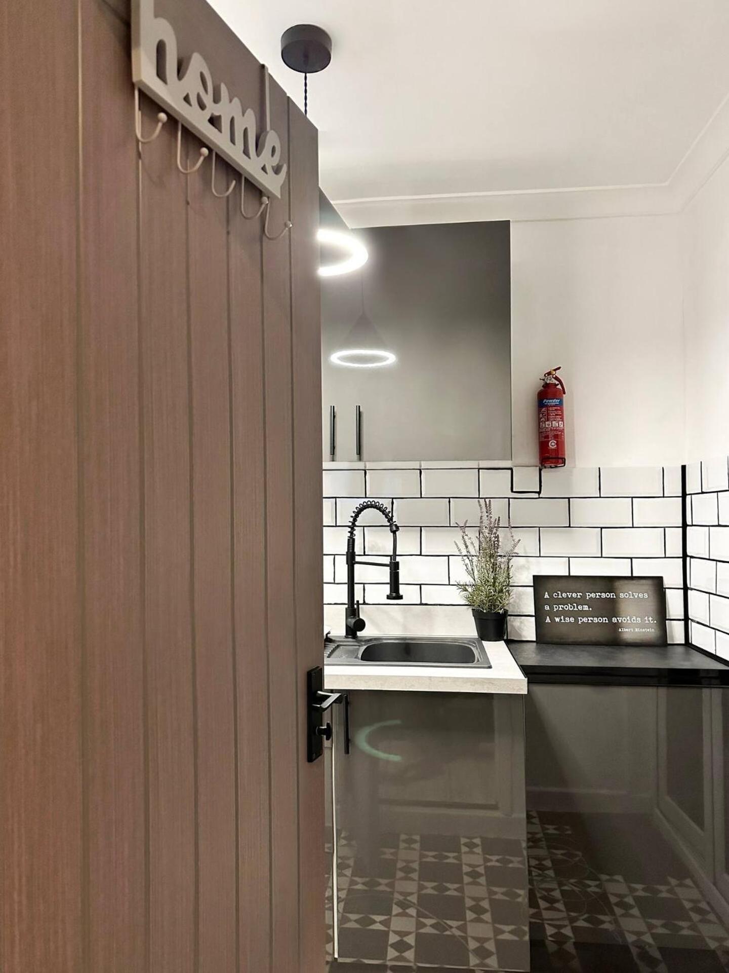 Boutique Backyard Bungalow - Brimsdown Энфилд Экстерьер фото