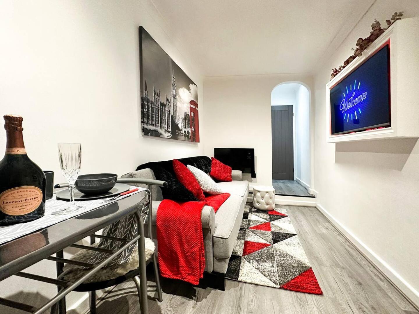 Boutique Backyard Bungalow - Brimsdown Энфилд Экстерьер фото