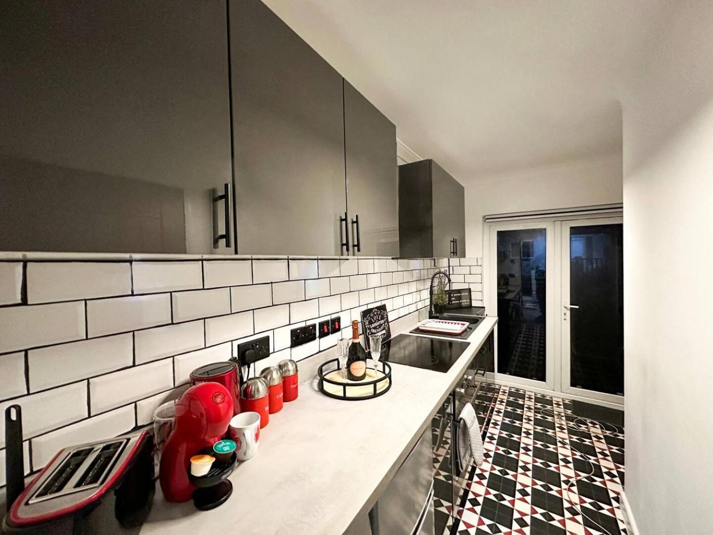 Boutique Backyard Bungalow - Brimsdown Энфилд Экстерьер фото